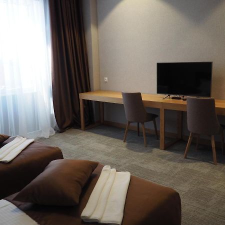 Jj Hotel 阿斯坦纳 外观 照片