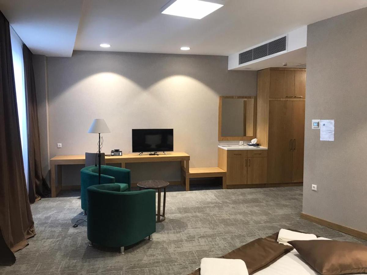 Jj Hotel 阿斯坦纳 外观 照片